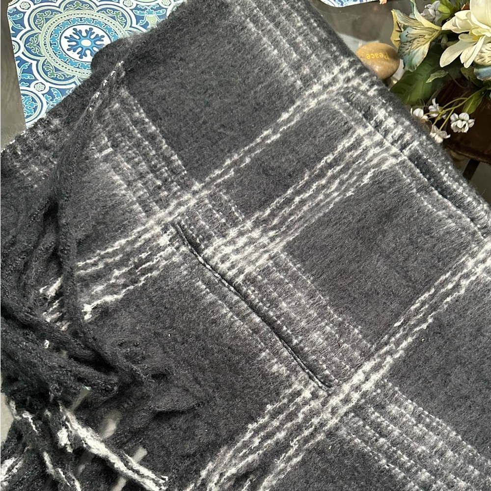 Crown Gray and White Plaid Scarf
